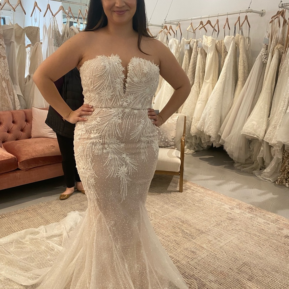 Pronovias White Beaded Wedding Dress - Picture 2 of 2